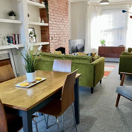 Contemporary 2 Bedroom Victorian Town House - Sleeps Up To 6 Kimberley  外观 照片